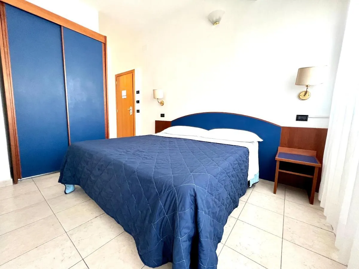 Hotel B&B Montecarlo Milano Marittima 3*,
