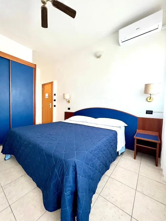 Hotel B&B Montecarlo Milano Marittima Italie